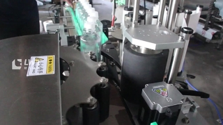 Máquina de rotulagem de garrafas redondas com posicionamento de roda estrelada